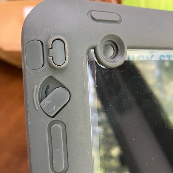 IPAD water tested protector, also snow,dirt,shockproof. Manual inside. - Picture 2 of 4